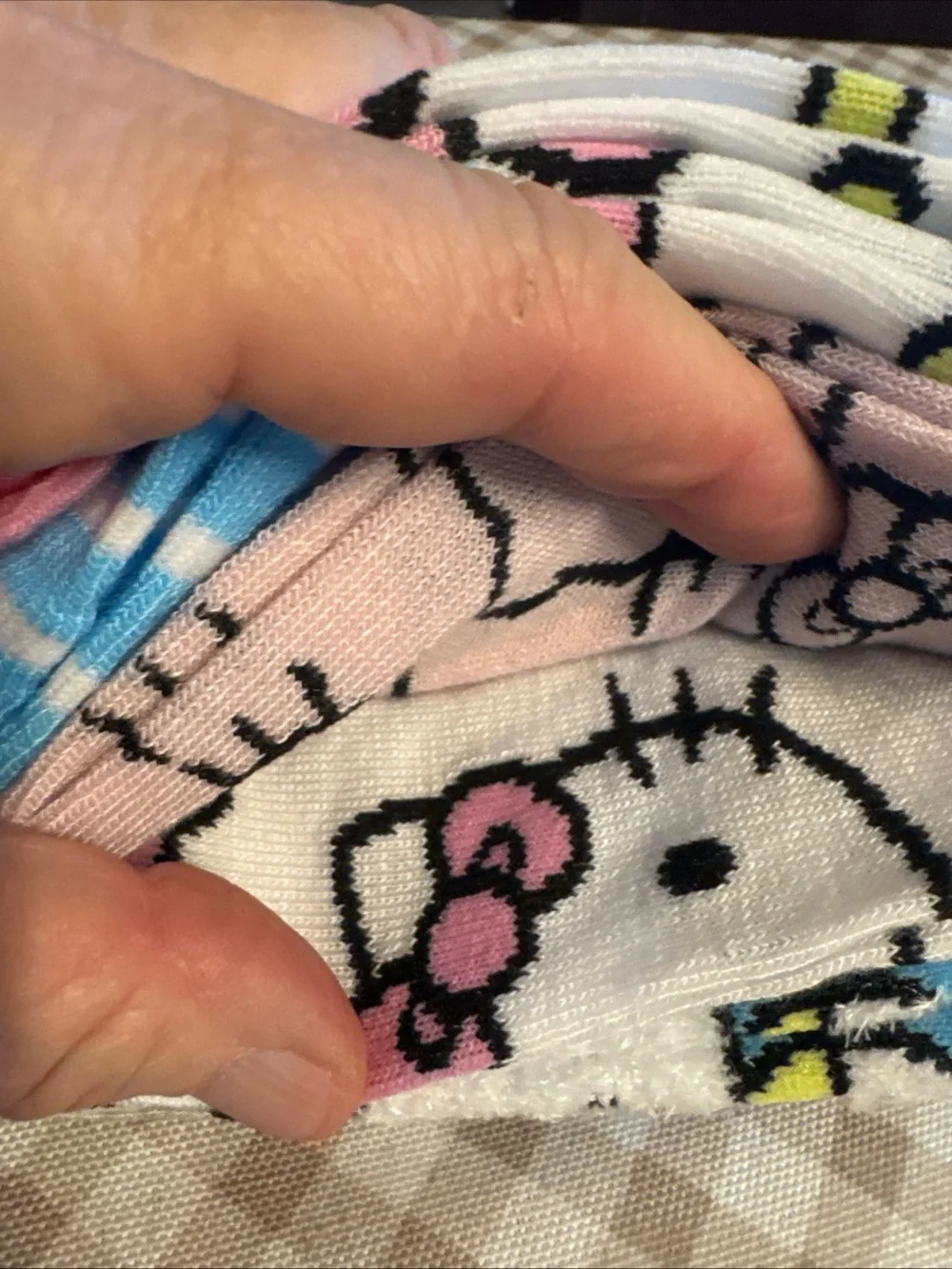 Hello Kitty No-Show Socks - Gray with Pastel Stars